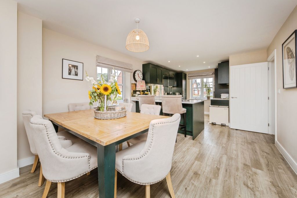 Property photo 3 of 23 Family Time