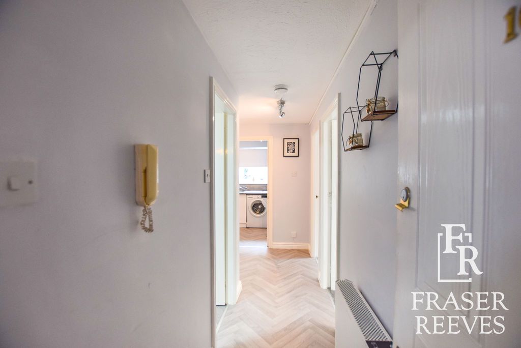 Property photo 2 of 8 Hallway
