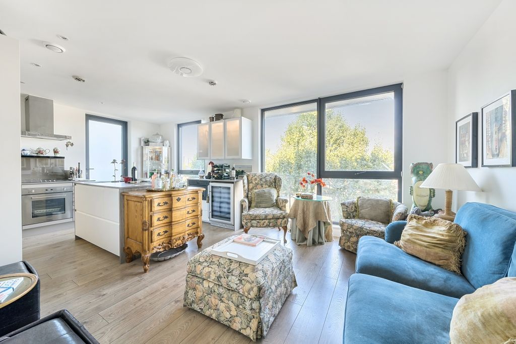 Property photo 2 of 21 1357597-12-68d139...