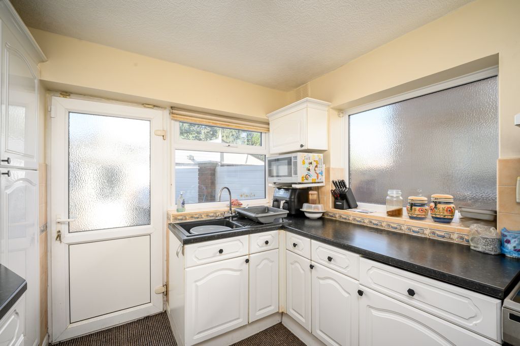 Property photo 3 of 25 10