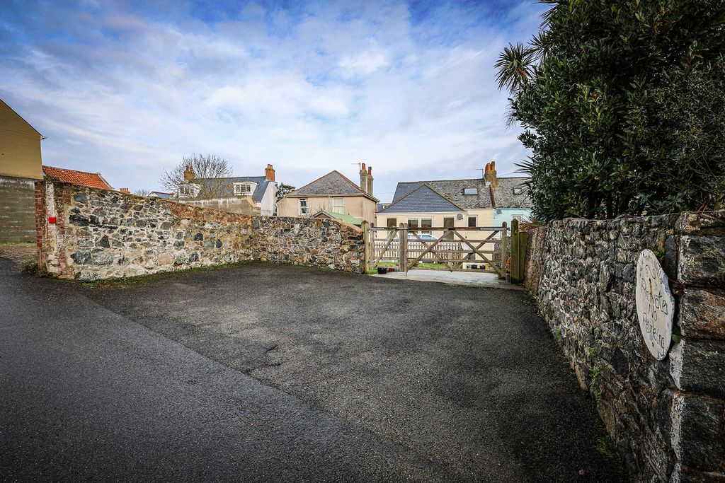 Property photo 2 of 31 Photo 1