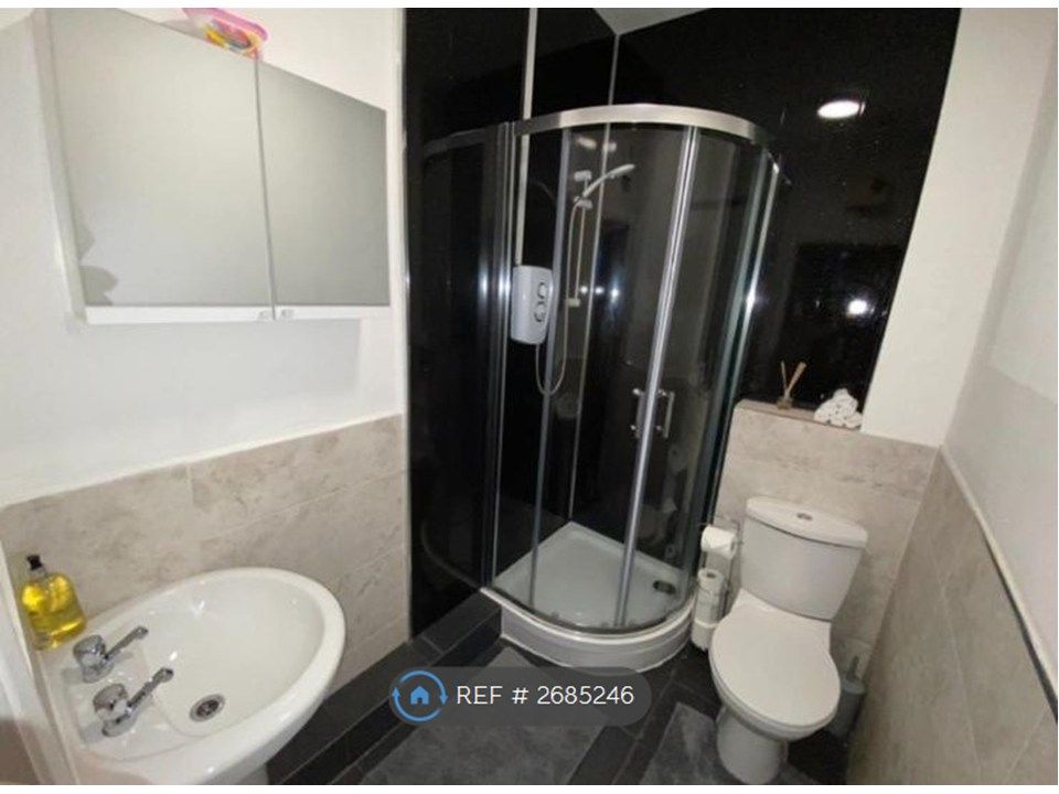 Property photo 3 of 24 Bath