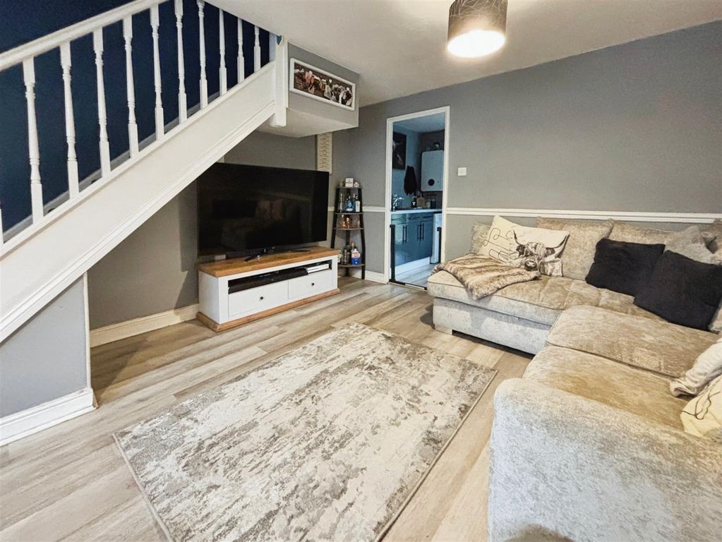 Property photo 2 of 15 Lounge