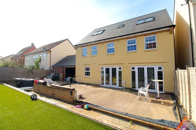 Property photo 3 of 16 Garden