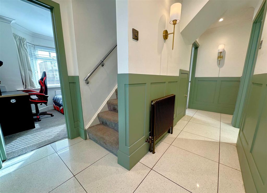 Property photo 3 of 22 Hallway.Jpg