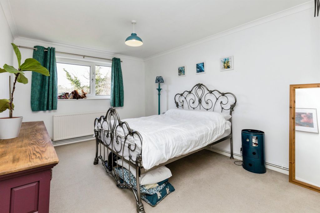 Additional image 10 of 3 bed flat for salePaddockhall Road, Haywards Heath RH16