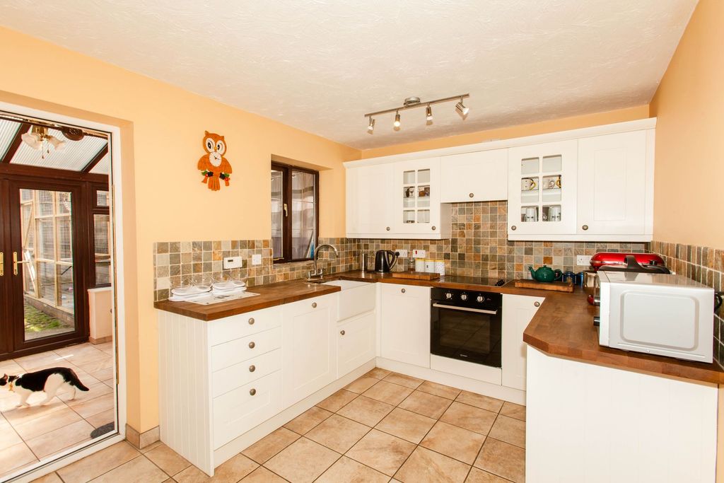 Property photo 2 of 22