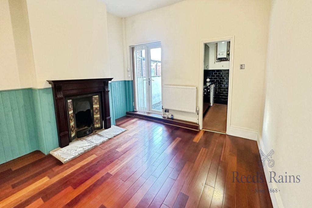 Property photo 2 of 17 Dining Room