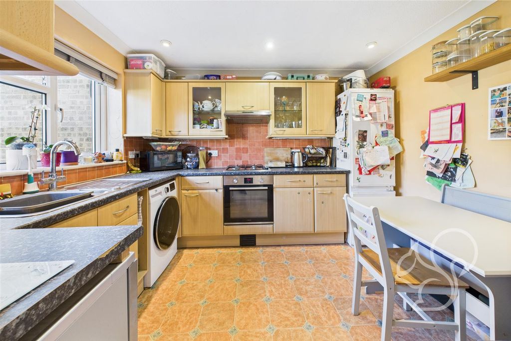 Property photo 3 of 14 Kitchen