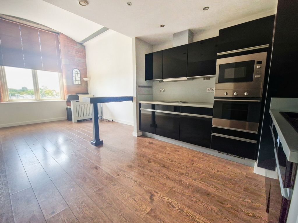 Property photo 2 of 11 Living/Kitchen Area