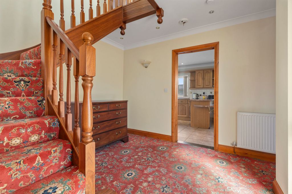 Property photo 3 of 34