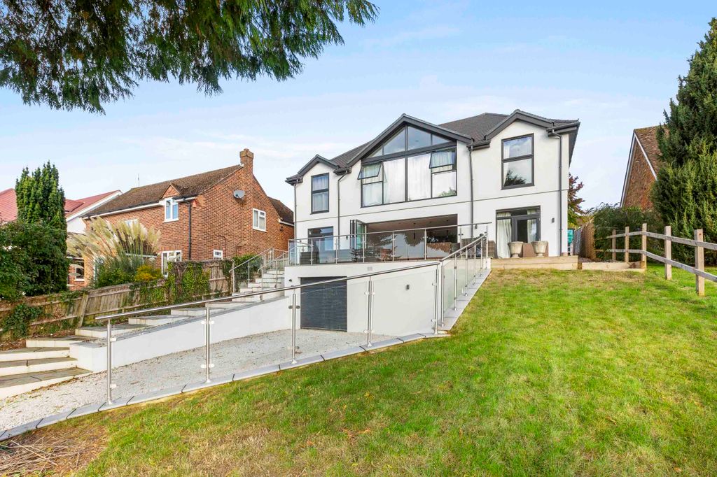 Property photo 3 of 31 Hill View House, 2A Hillside Road, Sl7 3Jy (Low Res)-9