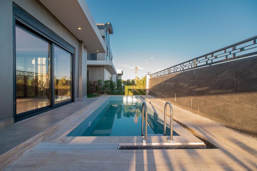Property photo 2 of 22 Sensational Antalya Property For Sale - Private Pool And Sunbathing Terrace