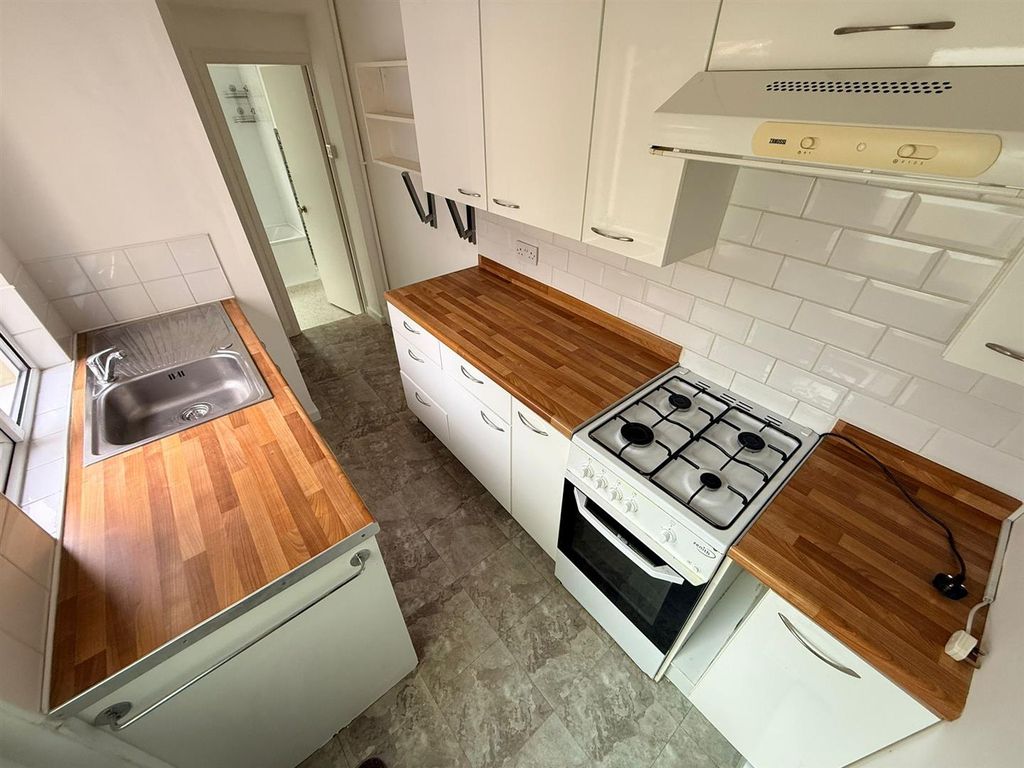 Property photo 3 of 12 1Cebe280-F6c2-4E9c-8ee5-F70E2789538c.Jpg