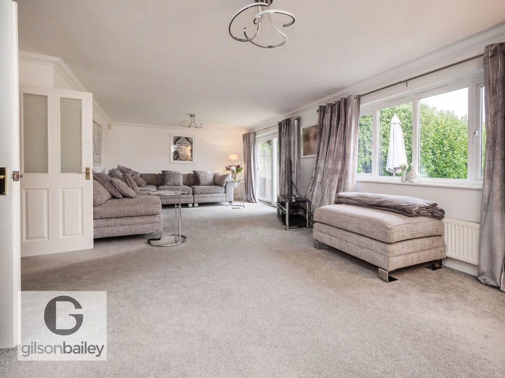 Property photo 2 of 32