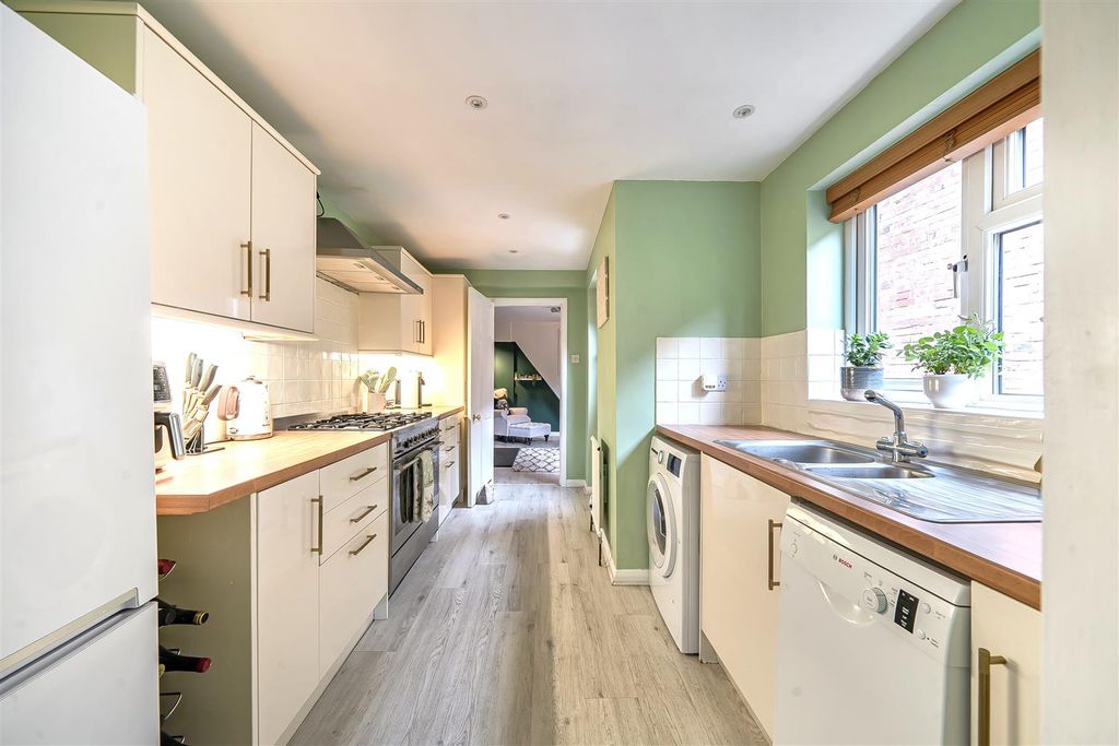 Property photo 3 of 12 Kitchen 1.Jpg
