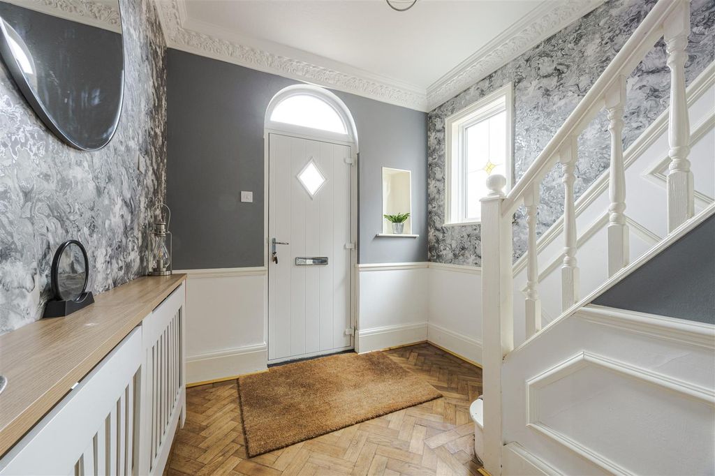 Property photo 3 of 21 Entrance