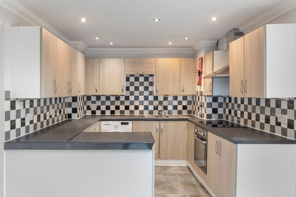 Property photo 2 of 12