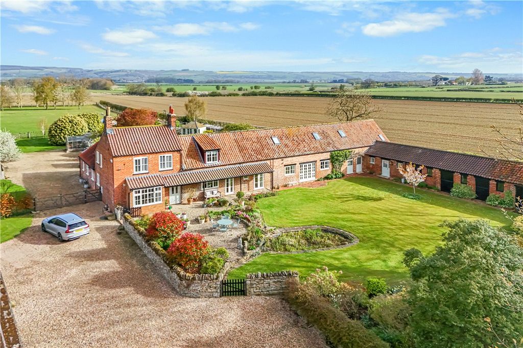 Property photo 1 of 29 Picture No. 05