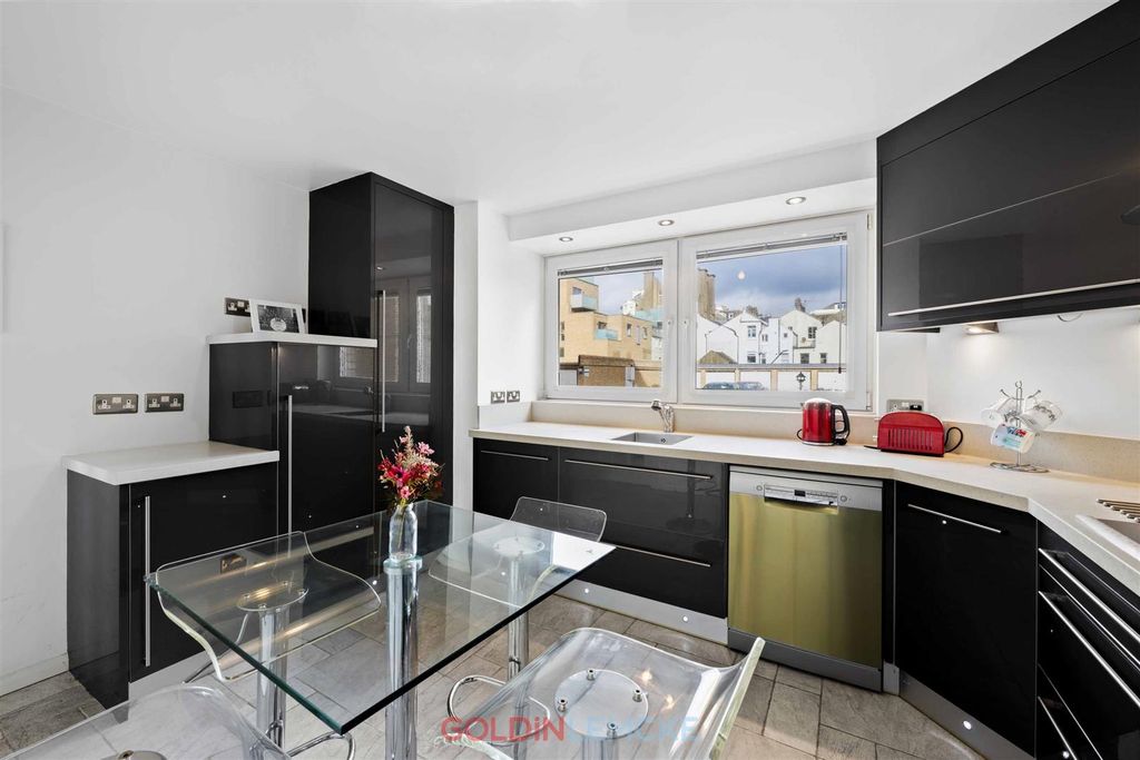 Property photo 3 of 15 Kitchen
