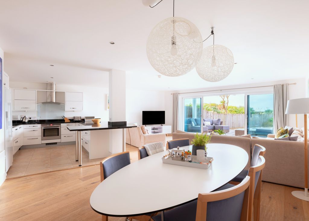 Property photo 3 of 27 Gallery