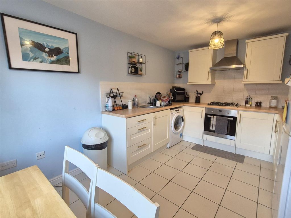 Property photo 2 of 18 Kitchen