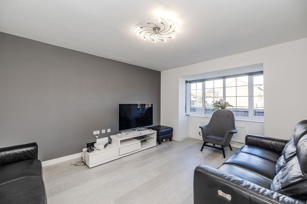 Property photo 3 of 17 C.Lo