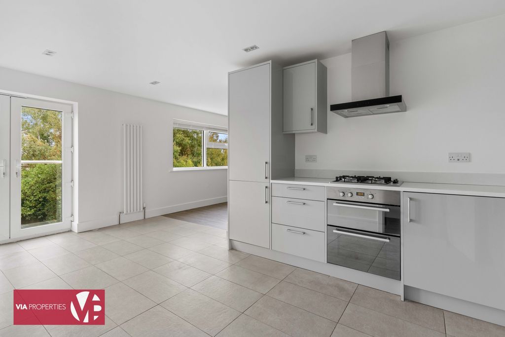 Property photo 2 of 17 Photo 4