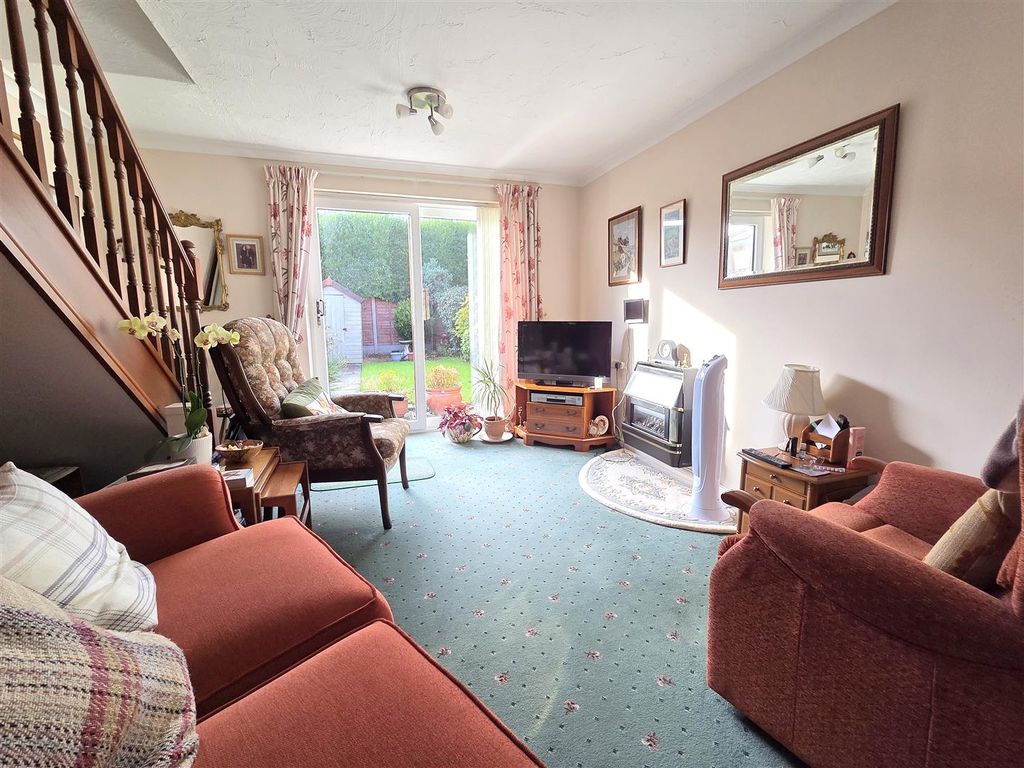 Property photo 3 of 10 Living Room