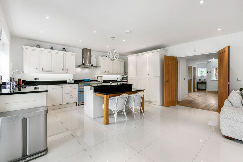 Additional image 9 of 5 bed detached house for saleGeorges Wood Road, Brookmans Park, Hatfield AL9
