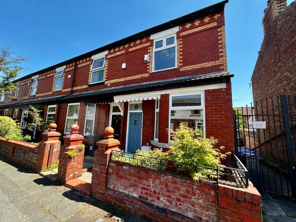 Property photo 1 of 32