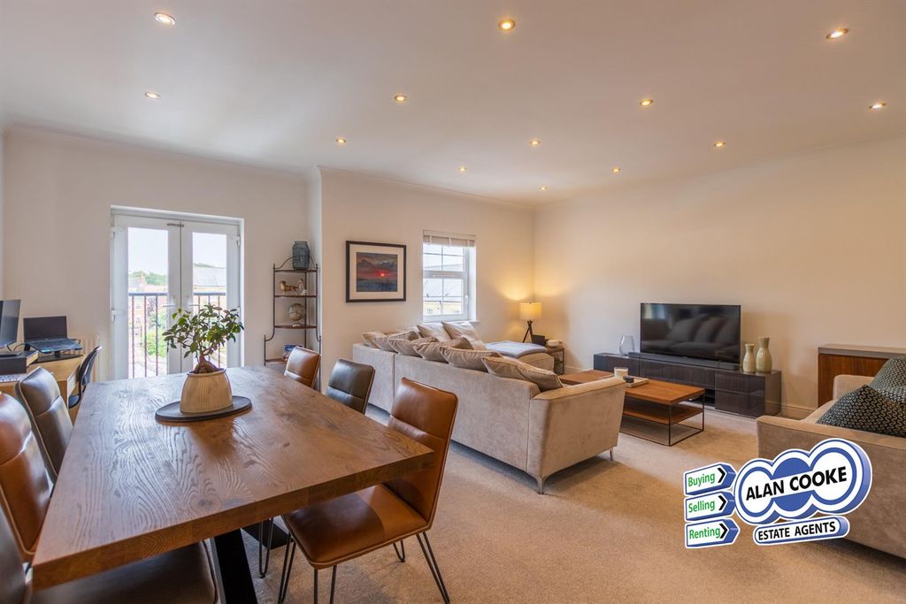 Property photo 2 of 16 Open Plan Lounge/Dining