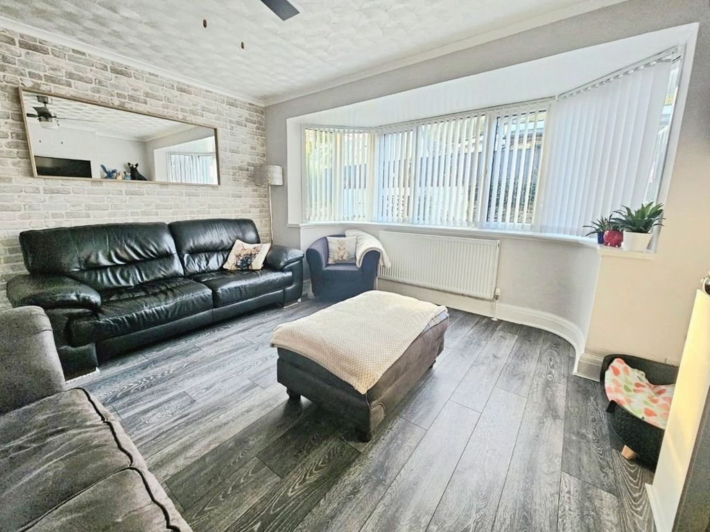 Property photo 3 of 18 Pbox-Img.Jpg