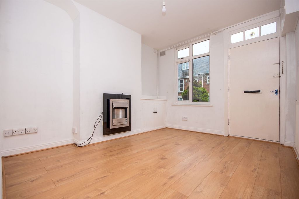Property photo 2 of 8