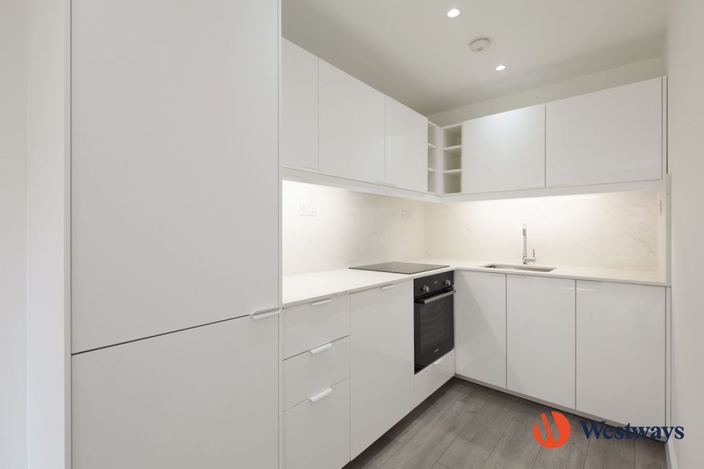 Property photo 2 of 8 Kitchen