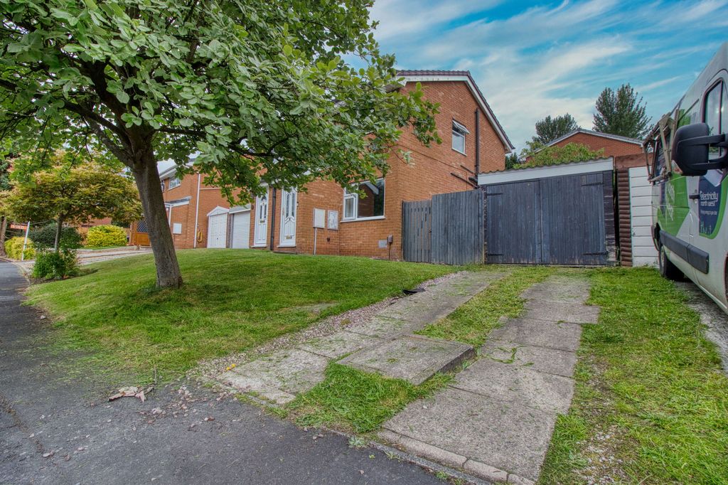 Property photo 2 of 13