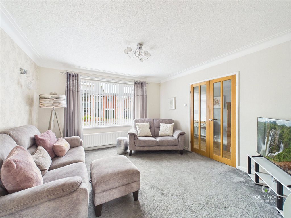Property photo 2 of 17 Picture No. 11