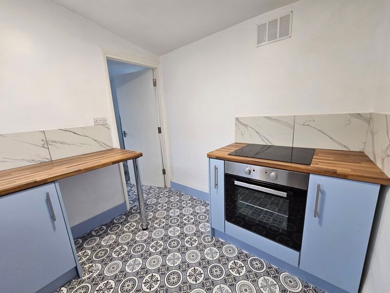 Property photo 3 of 10 Kitchen