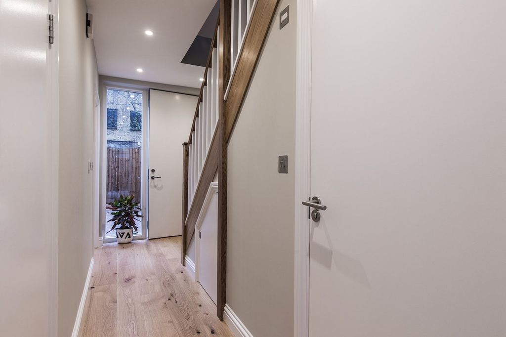 Property photo 3 of 32 Hall