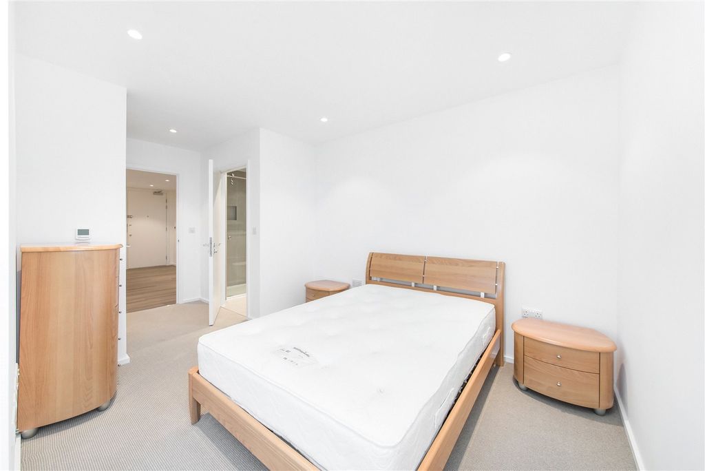 Property photo 3 of 17 Bedroom