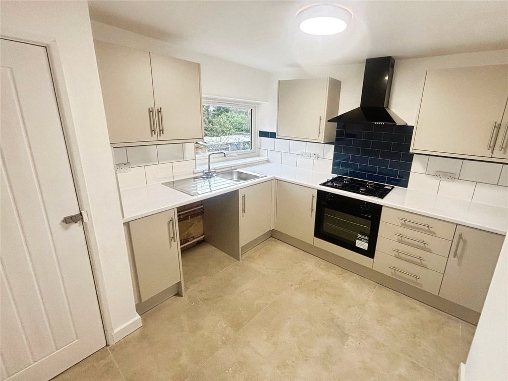 Property photo 3 of 6 Kitchen