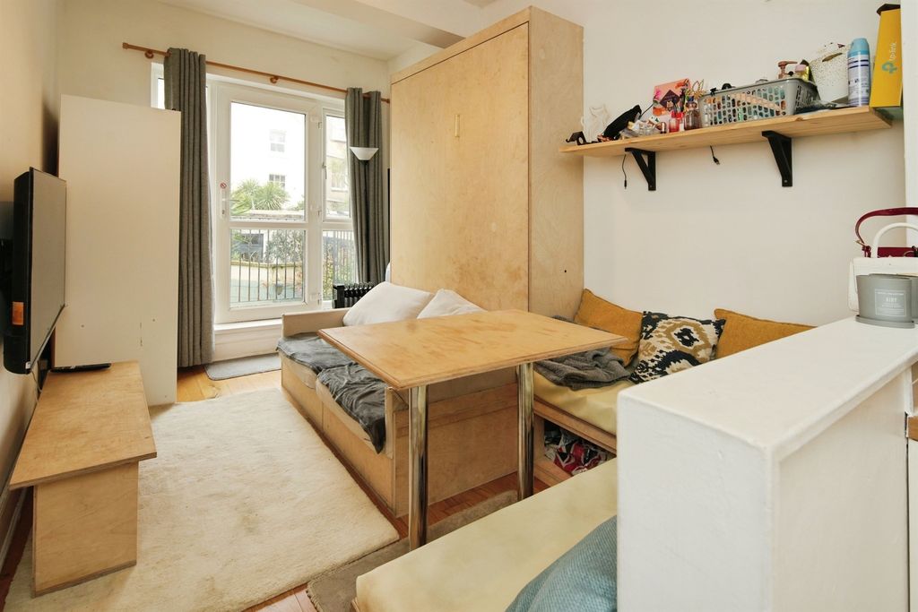 Property photo 3 of 7