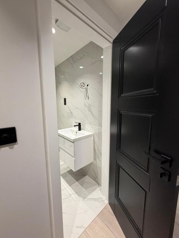 Property photo 2 of 4 Bathroom