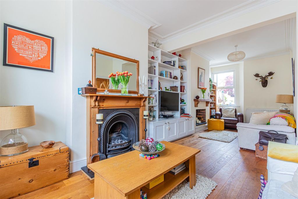 Property photo 2 of 18 Kimberley Road 122-7.Jpg