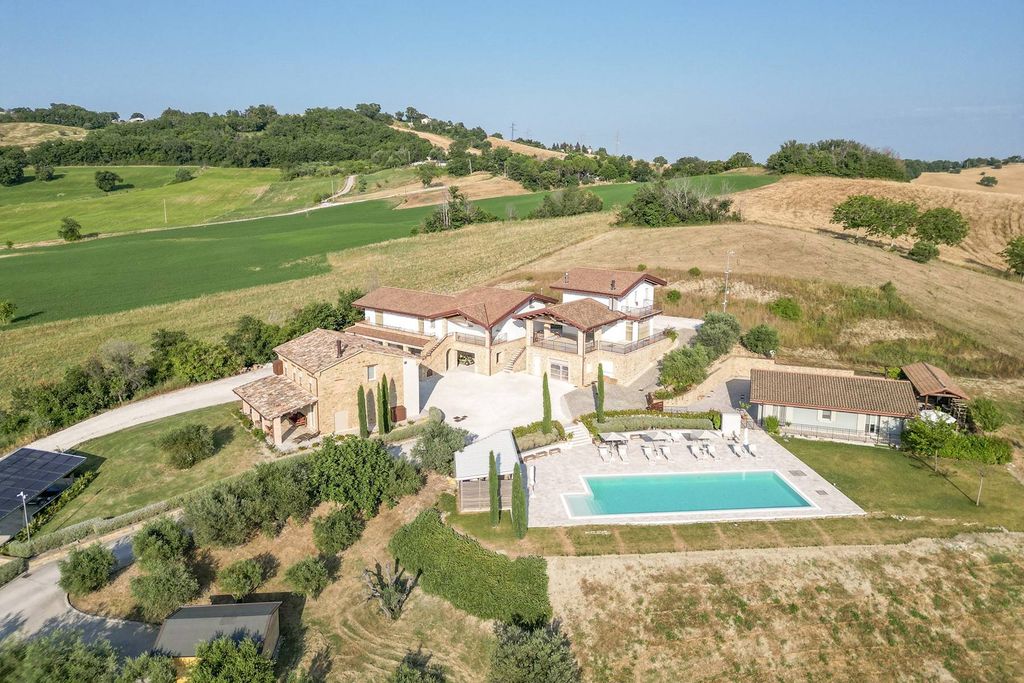 Property photo 1 of 32