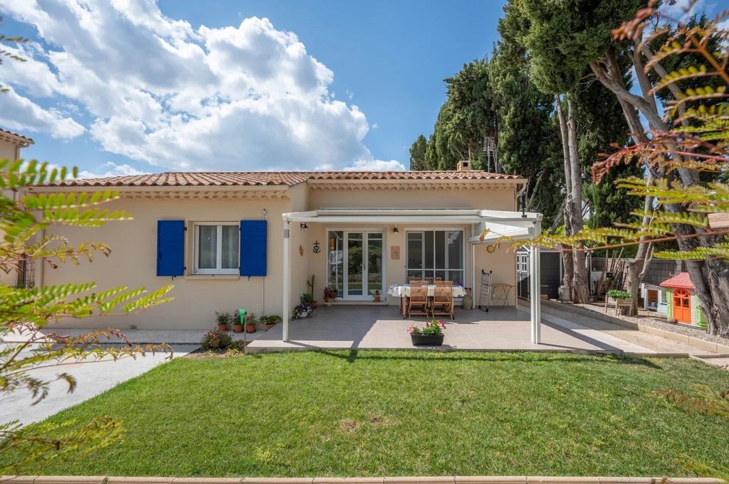 Property photo 1 of 8 Single Story House - Maussane Les Alpilles
