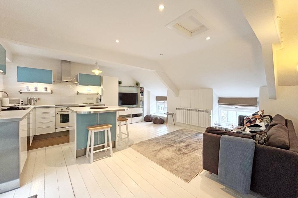Property photo 3 of 11 5456F4d5-d600-453A-B4B6-B3B581B3A8Ac