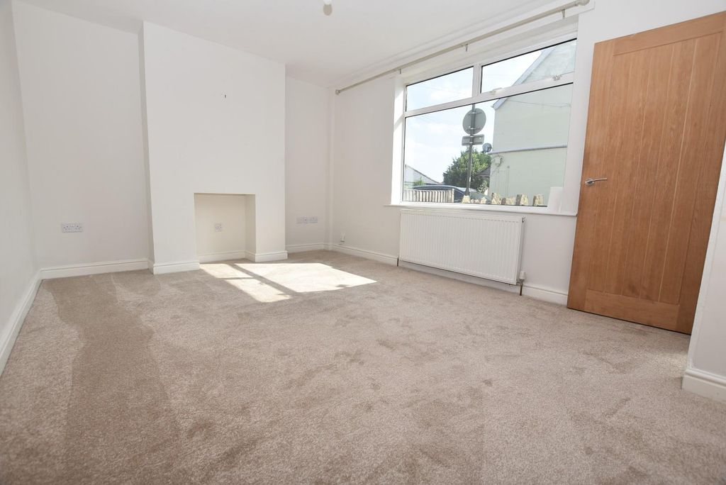 Property photo 2 of 16 Lounge.Jpg
