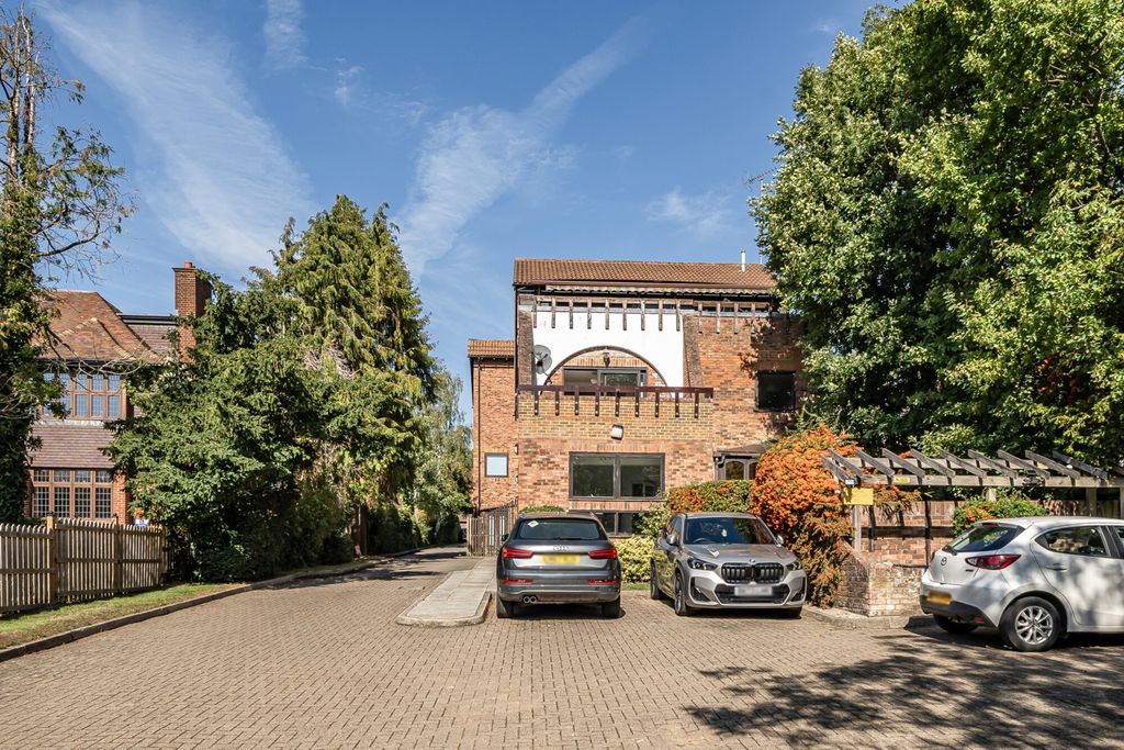 Property photo 2 of 22 1357034-20-68cd90...