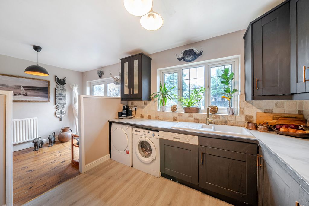 Property photo 3 of 45 1402177-38-697263...